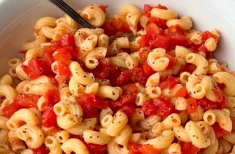 CLASSIC MACARONI AND TOMATOES – The Southern...