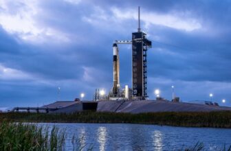 People Might Orbit Earth’s Poles for the First T...